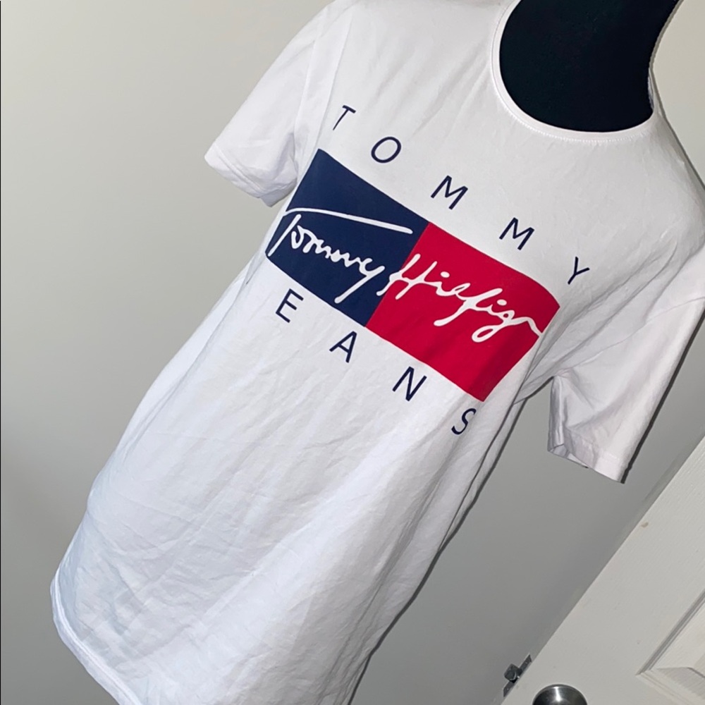 Tommy Hilfiger White and Red Logo T-Shirt